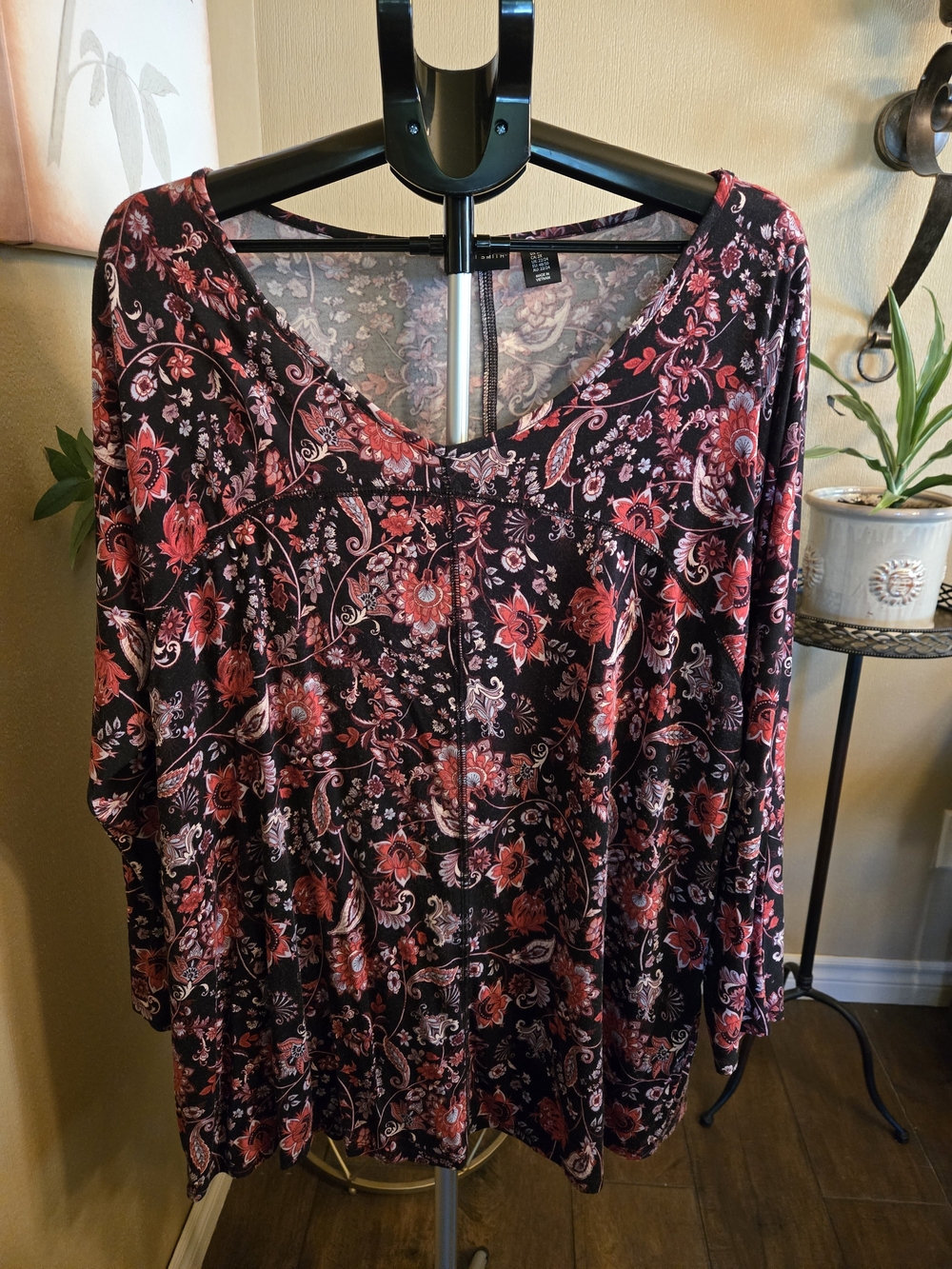 WILLI SMITH Plus Women’s Floral V-Neck Long Sleeve Top